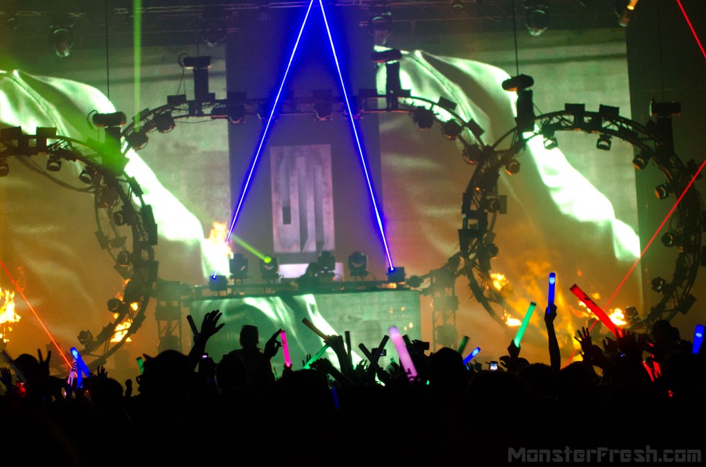 crowd-blue-laser-arc